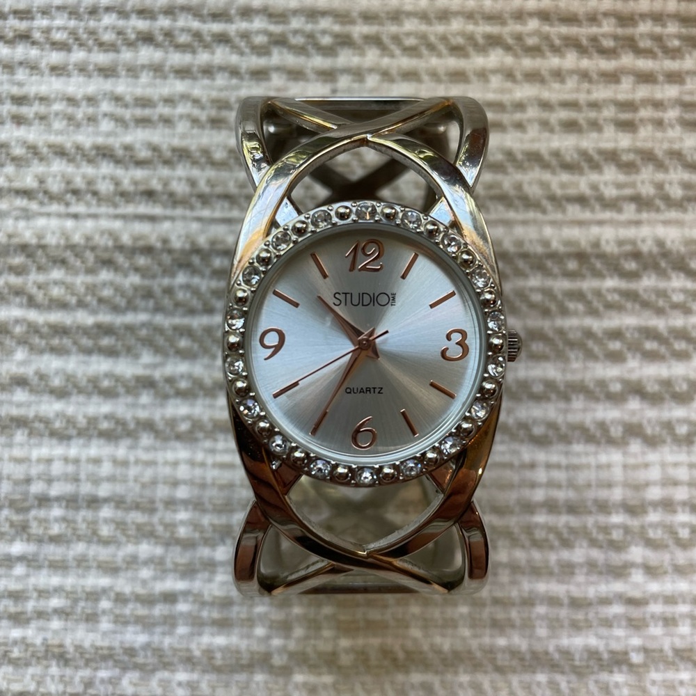 Studio silver clasp watch. Quartz.